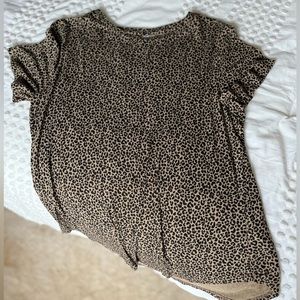 Tan and black cheetah print T-shirt!! 🐆